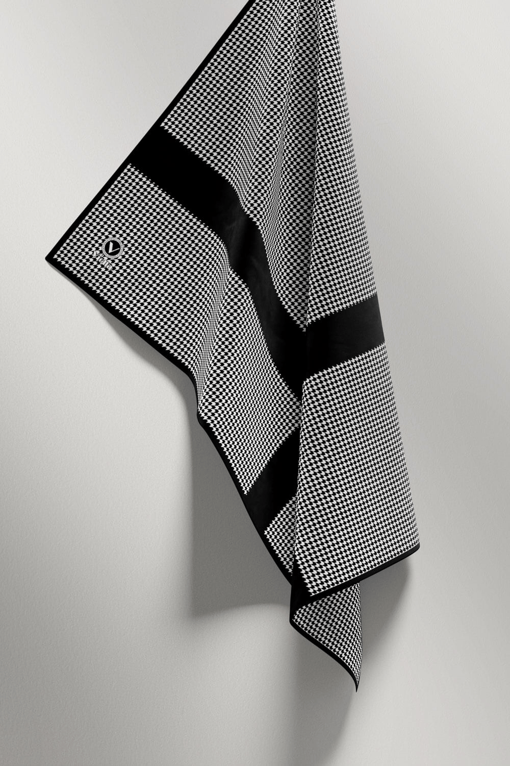 Twill Kazayaklı Şerit Desenli Siyah Renkli 90x90 Eşarp (İpek İçermez) Dikim Şekli : El Dikişi