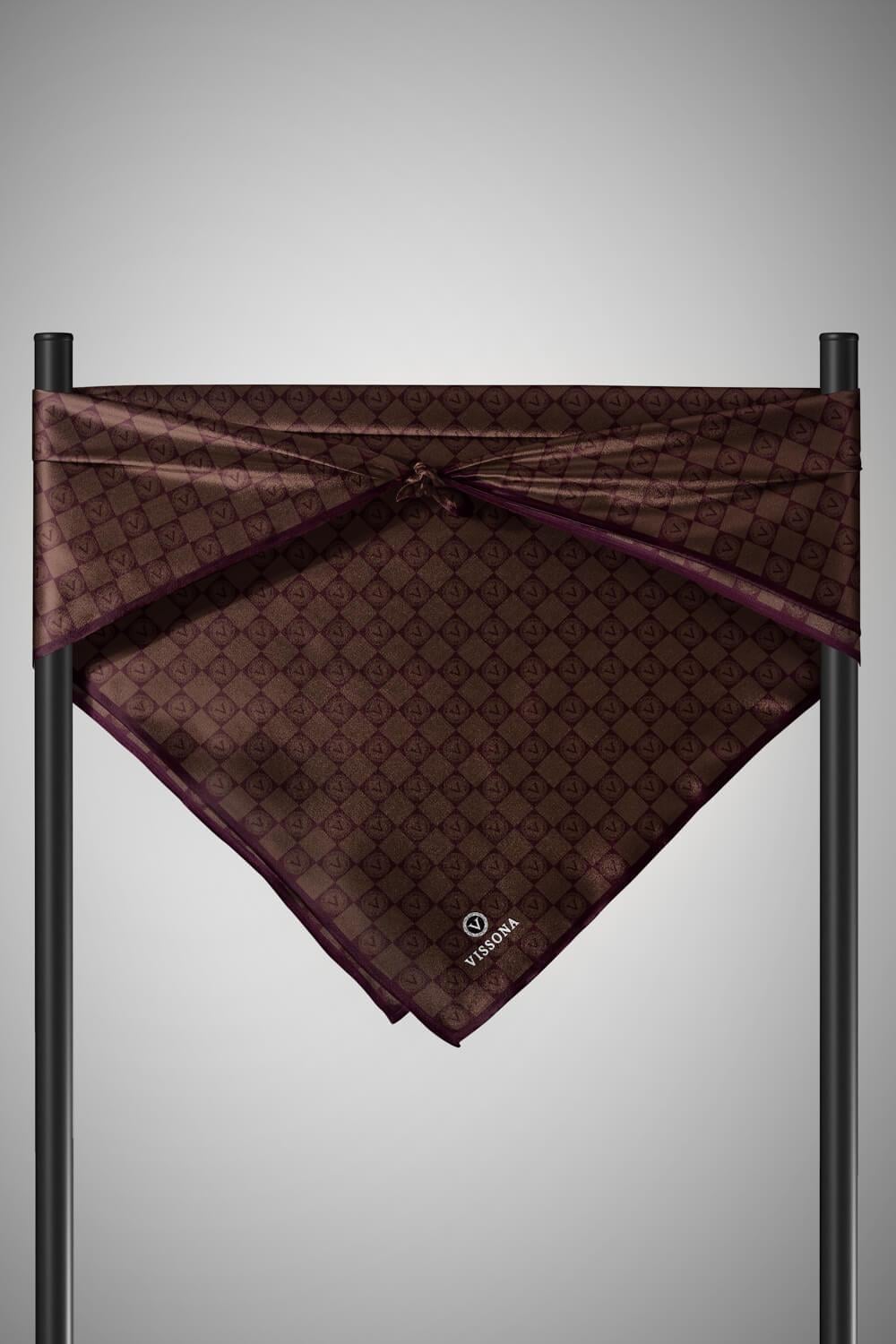 %100 Twill İpek Monogram Desenli Kahverengi Renkli 90x90 Eşarp Dikim Şekli : El Dikişi