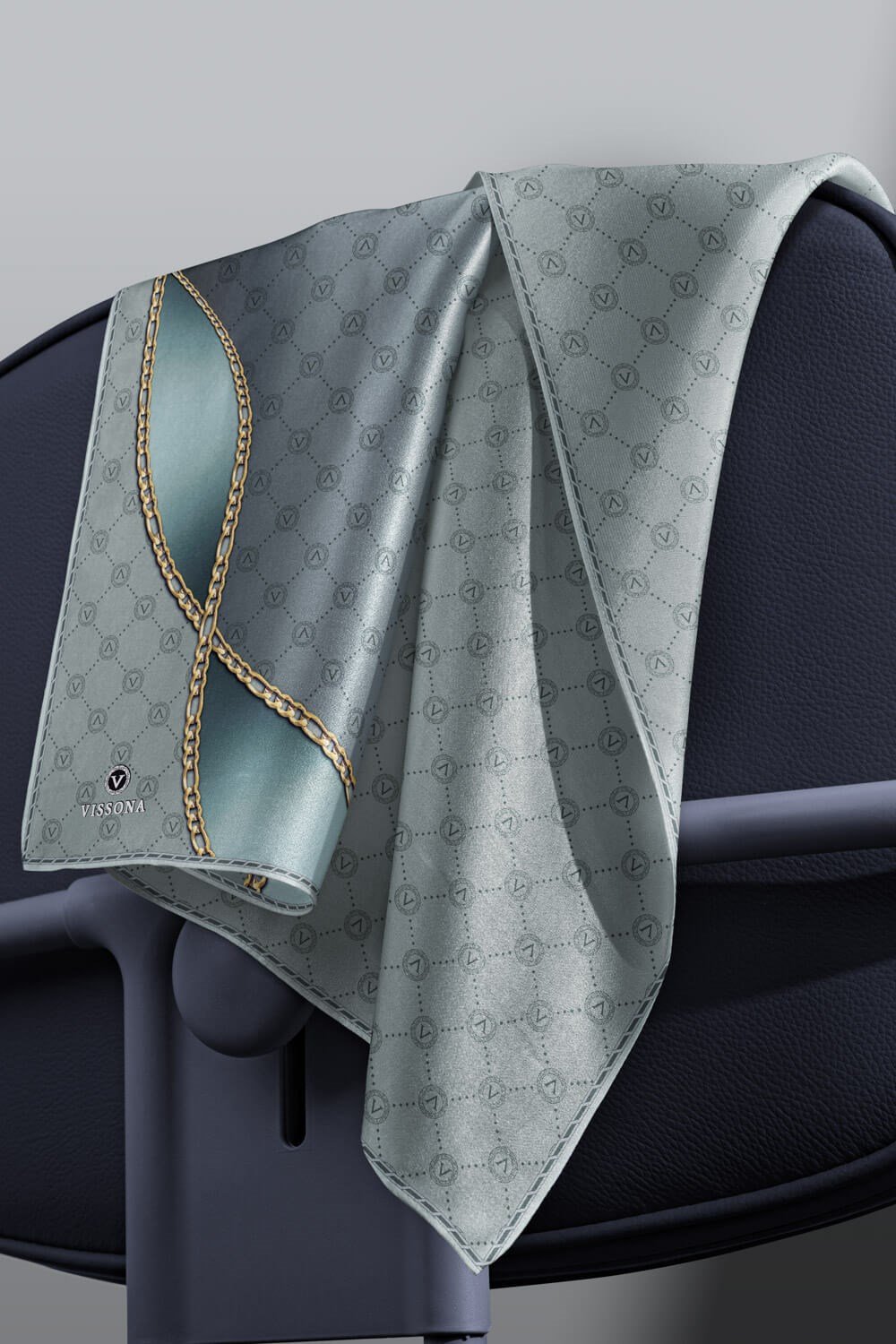 %100 Twill İpek Zincirli Ve Monogram Desenli Mint Yeşili Renkli 90x90 Eşarp Dikim Şekli : El Dikişi