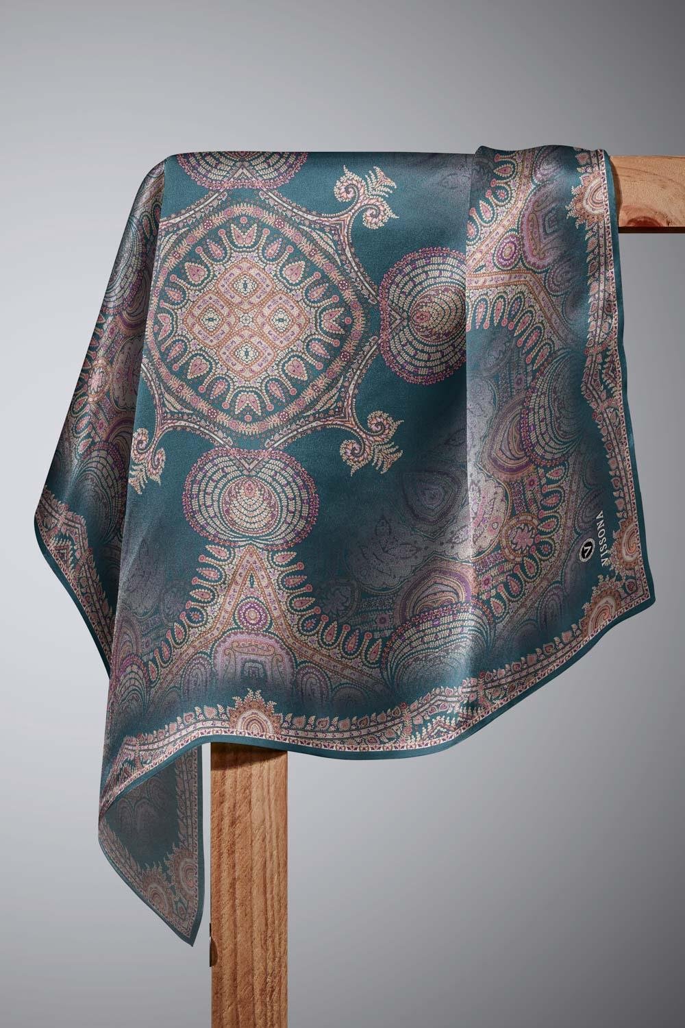 %100 Twill İpek Şal Desenli Petrol Yeşili Renkli 90x90 Eşarp Dikim Şekli : El Dikişi