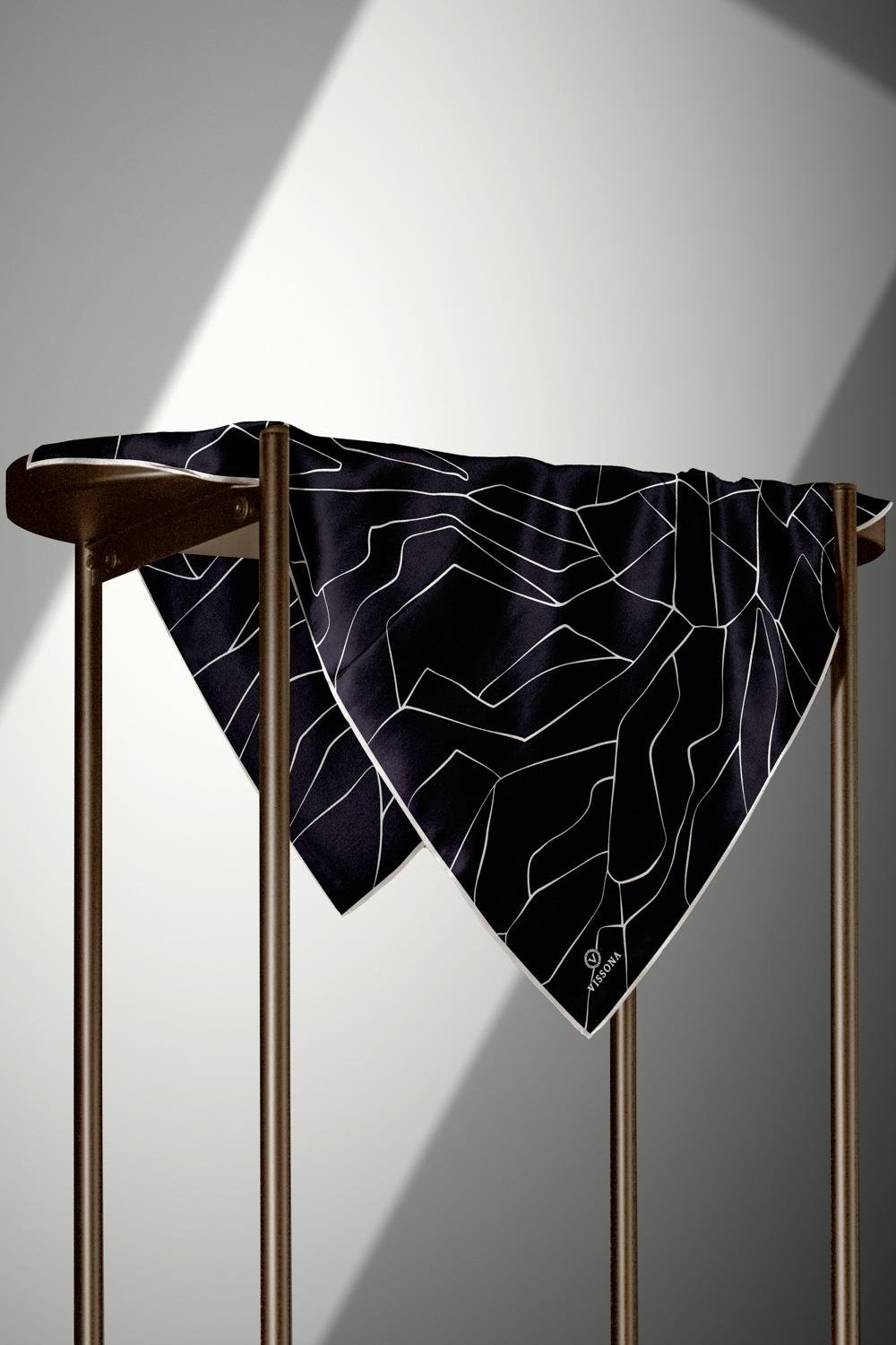 %100 Twill İpek Çizgi Desenli Siyah Krem Renkli 90x90 Eşarp Dikim Şekli : El Dikişi