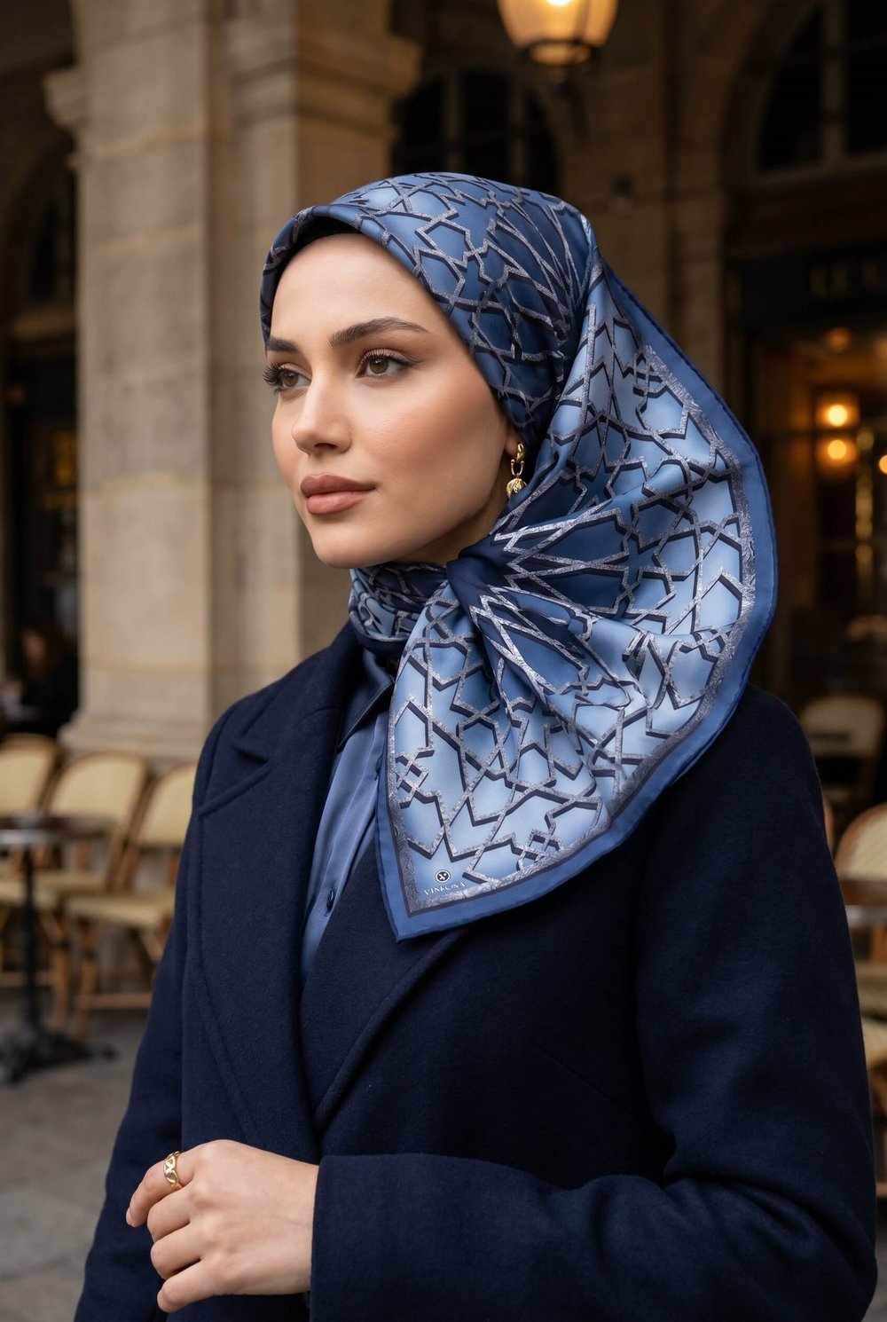 %100 Twill Türk Motifi  Desenli Bebe Mavisi Renkli 90x90 Eşarp Dikim Şekli: El Dikişi