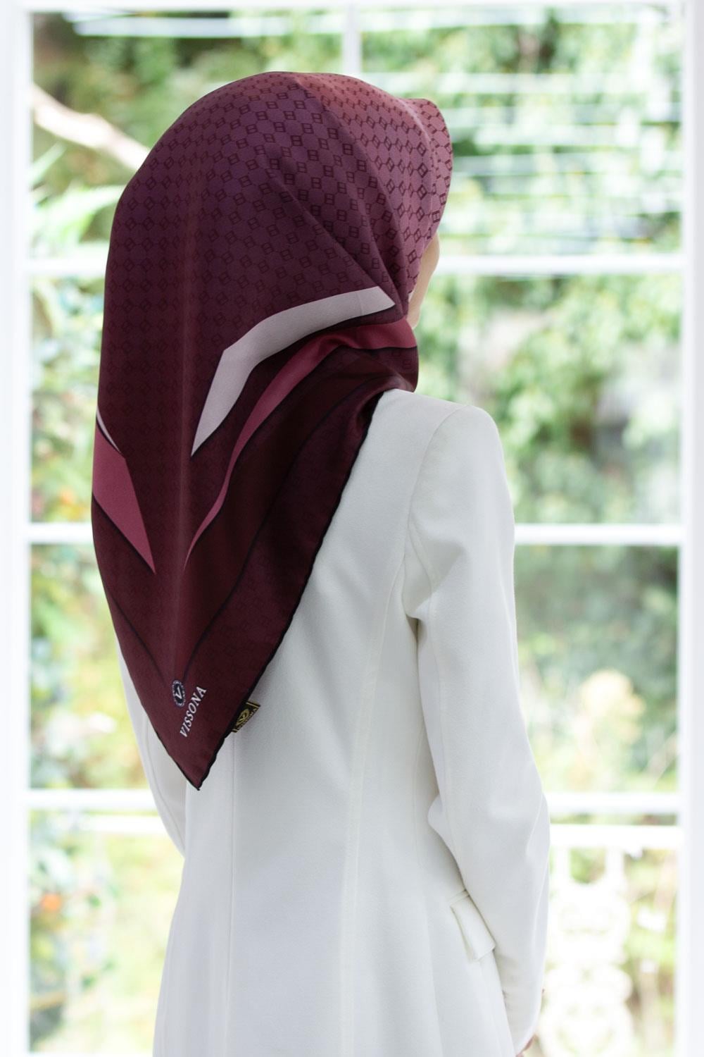 %100 Twill İpek Degrade Desenli Şarabi - Gül Kurusu Renkli 90x90 Eşarp Dikim Şekli : El Dikişi