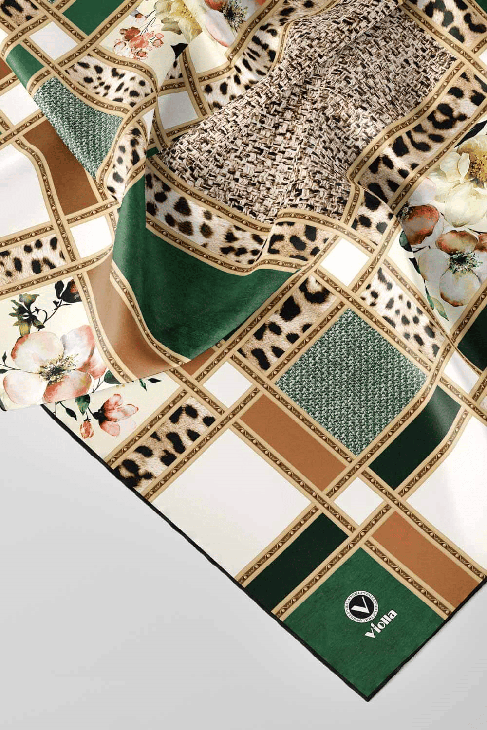 Twill Leopar ve Çiçek Desenli Zümrüt Yeşili - Bej Renkli 90x90 Eşarp (İpek İçermez) Dikim Şekli : El Dikişi