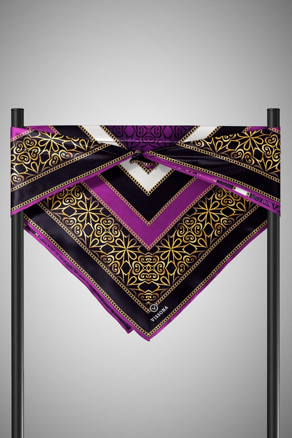 %100 Twill İpek Zincirli Ve Etnik Desenli Mürdüm - Siyah Renkli 90x90 Eşarp Dikim Şekli : El Dikişi