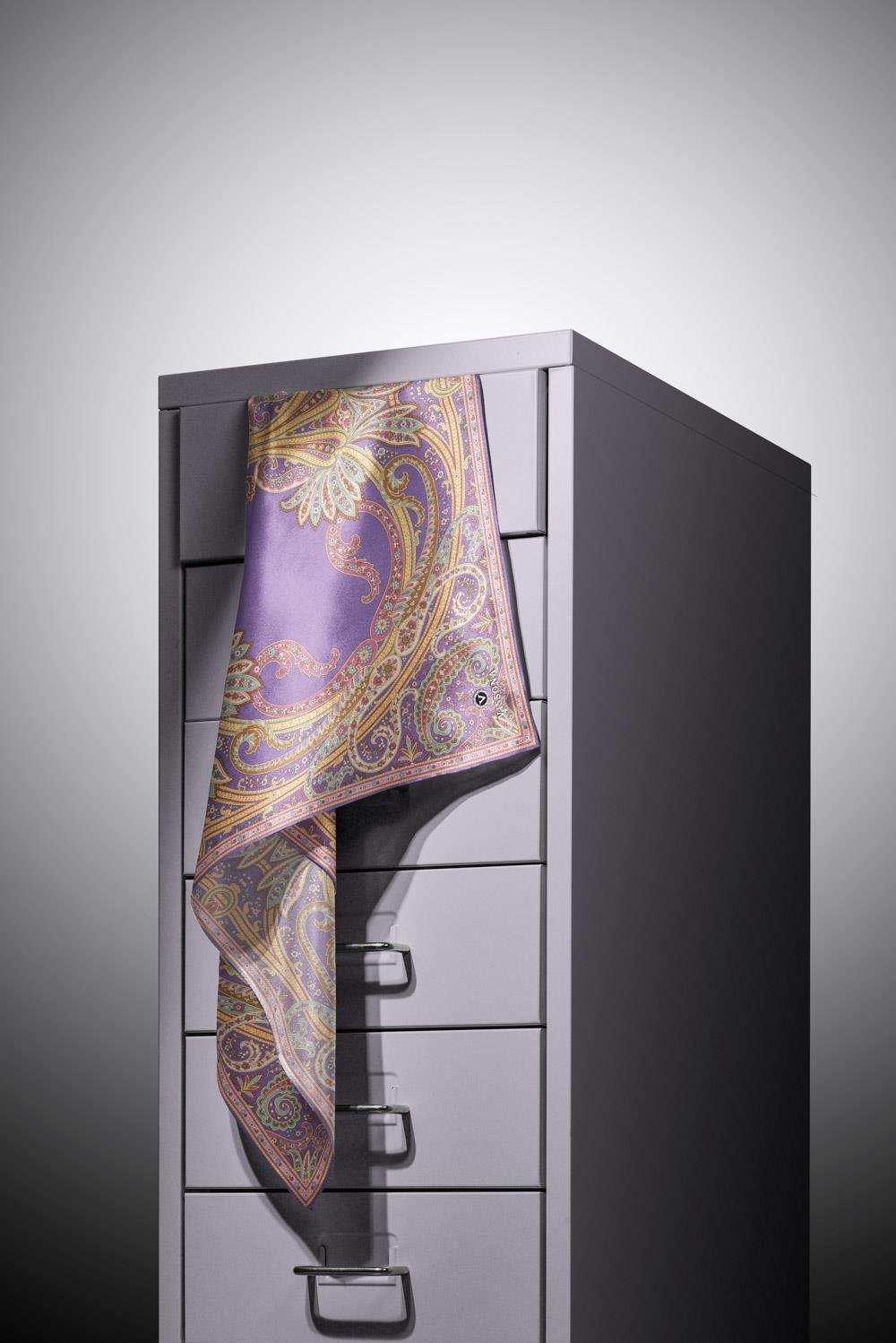 %100 Twill İpek Şal Desenli Lila Renkli 90x90 Eşarp Dikim Şekli : El Dikişi