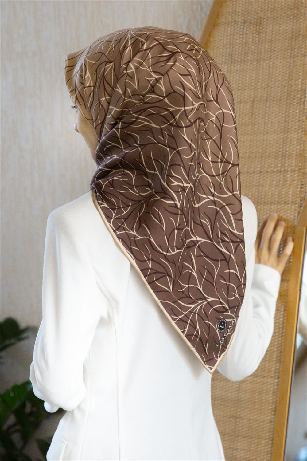%100 Twill İpek Degrade Desenli Taş Renkli 90x90 Eşarp Dikim Şekli : El Dikişi