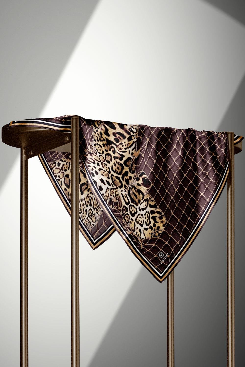 %100 Twill İpek Leopar Desenli Sütlükahverengi Renkli 90x90 Eşarp Dikim Şekli : El Dikişi
