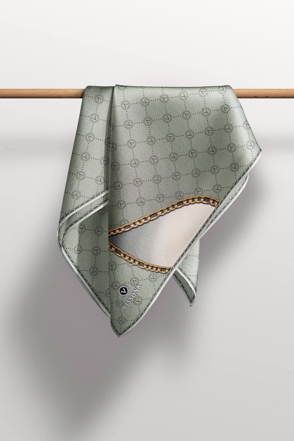 %100 Twill İpek Zincirli Ve Monogram Desenli Çağla Renkli 90x90 Eşarp Dikim Şekli : El Dikişi