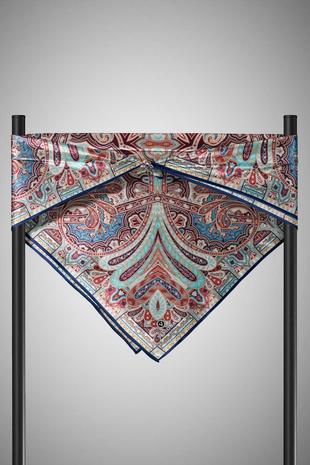 100% Twill İpek Etnik Desenli Lacivert Renkli 90x90 Dikim Şekli : El Dikişi Eşarp