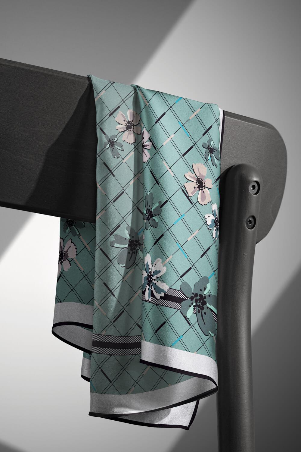 %100 Twill İpek Çıtır Çiçek Desenli Su Yeşili - Krem Renkli 90x90 Eşarp Dikim Şekli : El Dikişi