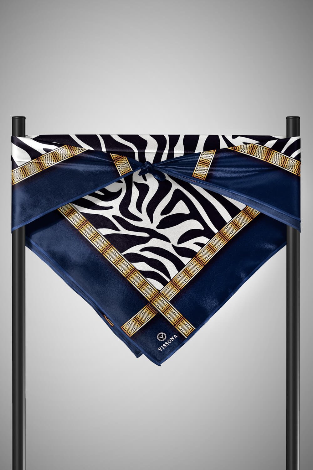 % 57 İPEK % 43 VİSKON Twill İpek Zebra Desenli Lacivert - Gold Renkli 90x90 Eşarp Dikim Şekli : El Dikişi