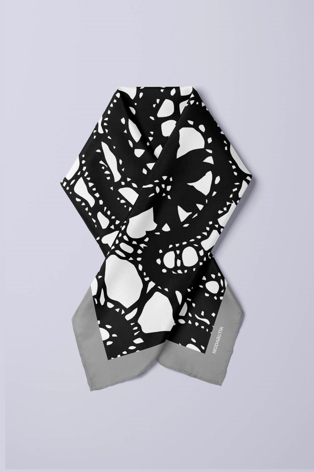 F4 Kadın Zincir Desenli Bandana 50x50 Siyah Beyaz DG0101-22