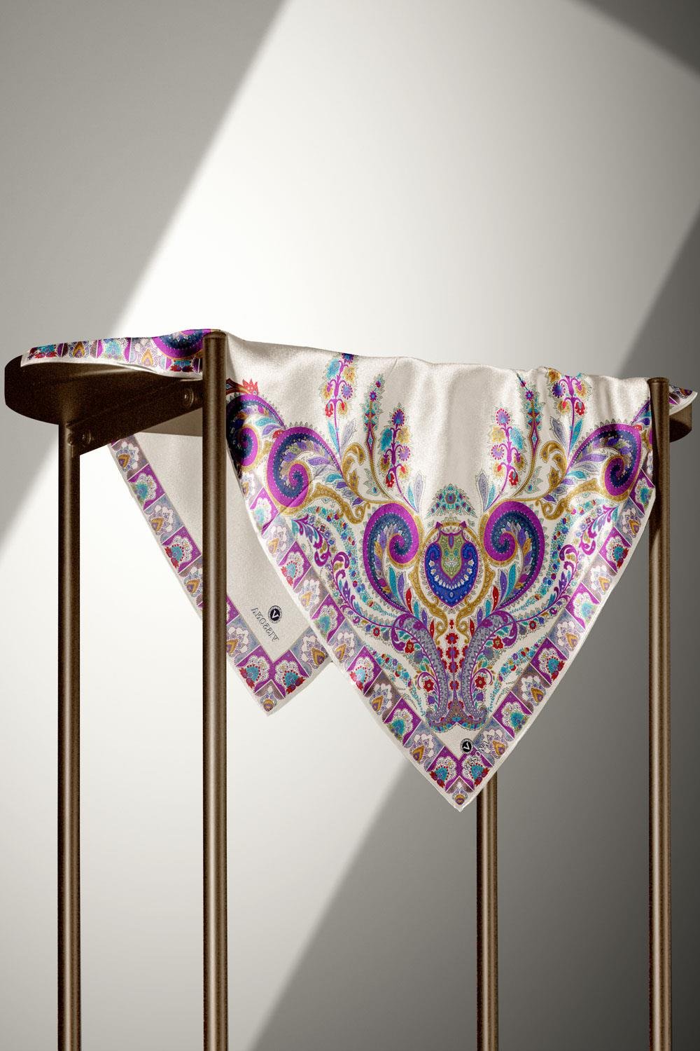 100% Twill İpek Etnik Desenli Krem - Fuşya Renkli 90x90 Dikim Şekli : El Dikişi Eşarp