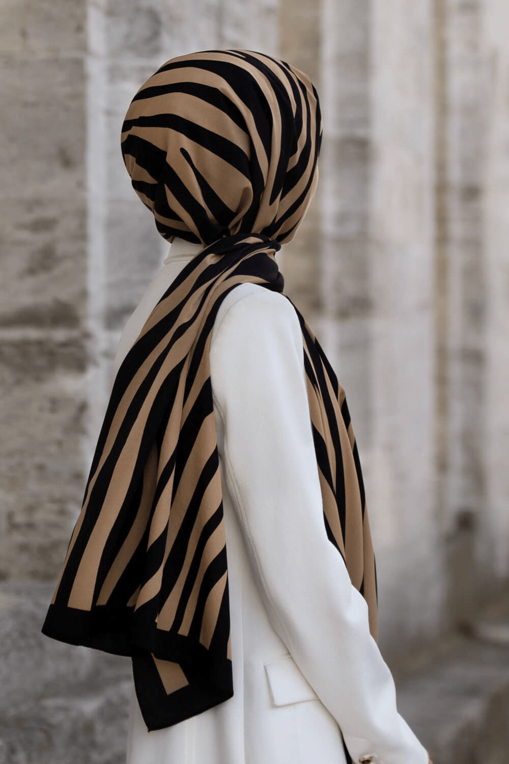 LÜKS MEDİNE İPEĞİ ZEBRA DESENLİ SİYAH - VİZON RENKLİ 75X195 KIRIŞMAZ ŞAL MOSS KREP DİKİŞ TİPİ İTALYAN DİKİŞLİ