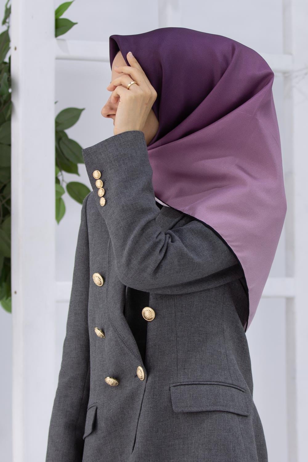 %100 Twill İpek Degrade Desenli Gül Kurusu Renkli 90x90 Eşarp Dikim Şekli : El Dikişi