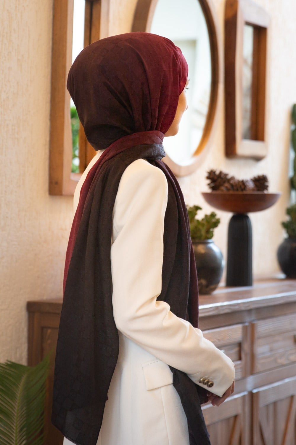 Vissona %57 İPEK %43 PAMUK Degrade Desenli Bordo - Siyah Renkli Şal -  70x190 Dikiş Tipi İtalyan Dikişli