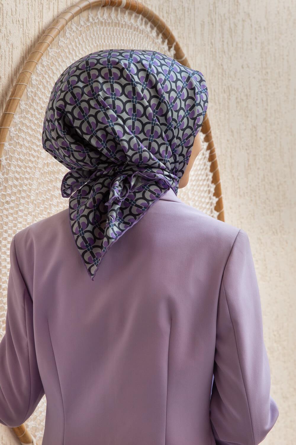 %100 Twill İpek Geometrik Desenli Lila Renkli 90x90 Eşarp Dikim Şekli : El Dikişi