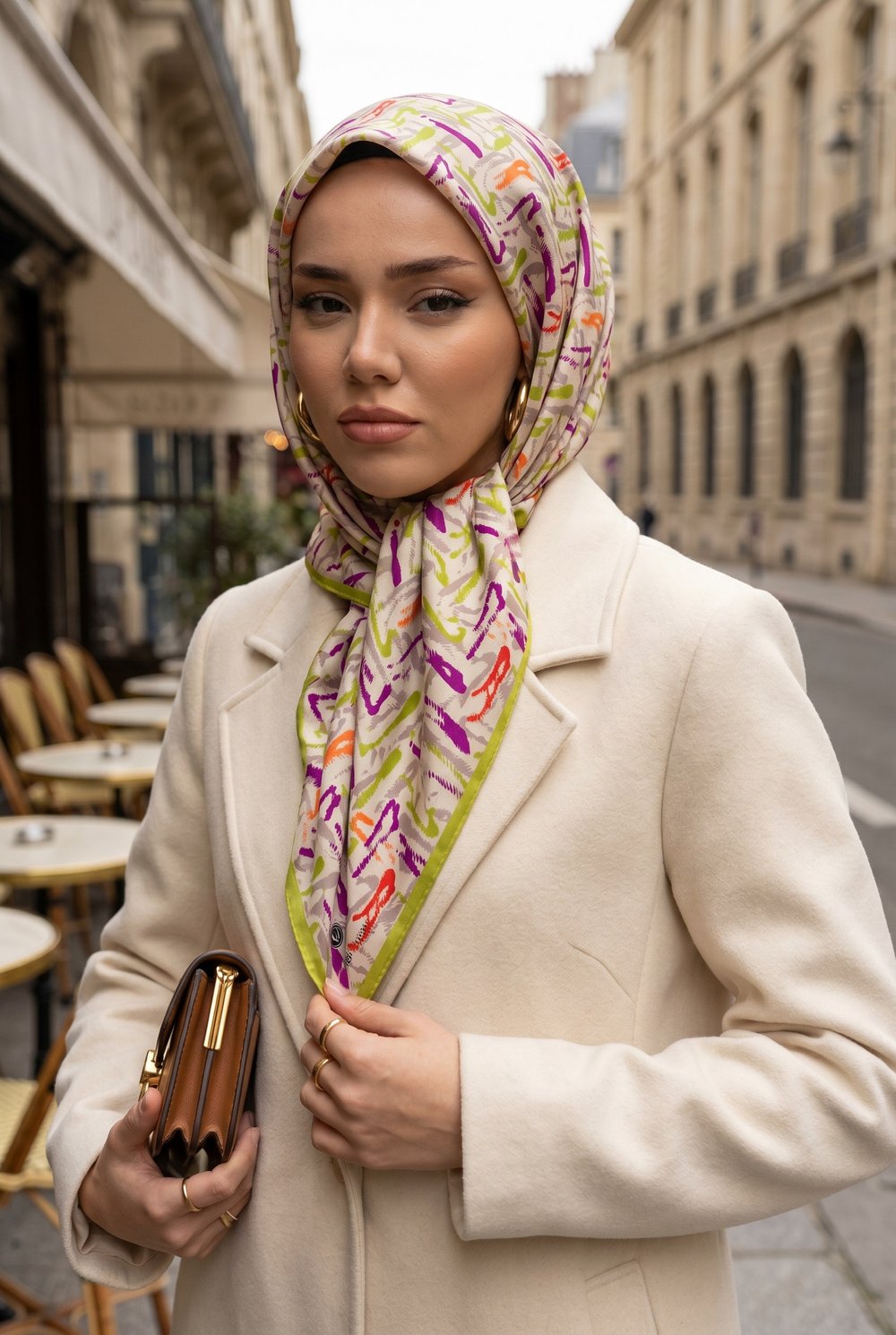 %100 Twill İpek Geometrik Desenli Fıstık Yeşili - Mürdüm Renkli 90x90 Eşarp Dikim Şekli : El Dikişi