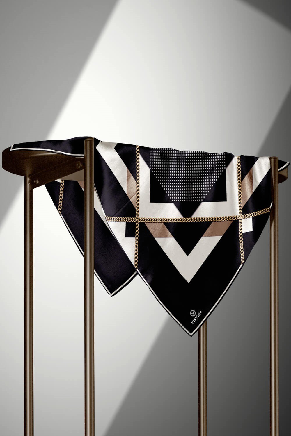 %100 Twill İpek Geometrik Desenli Siyah - Krem Renkli 90x90 Eşarp Dikim Şekli : El Dikişi