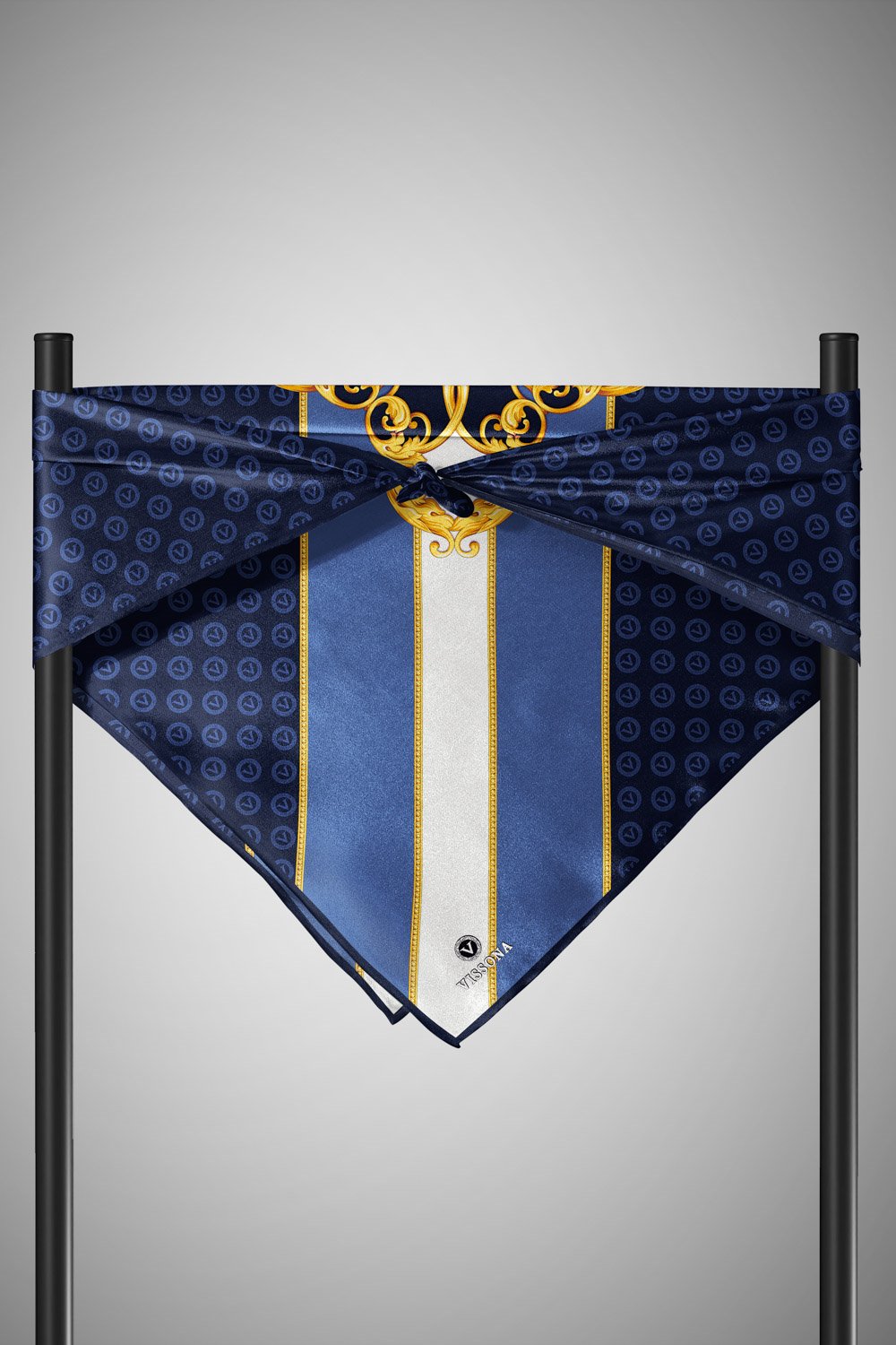 %100 Twill İpek Monogram Ve Barok Desenli Lacivert - İndigo  Renkli 90x90 Eşarp Dikim Şekli : El Dikişi