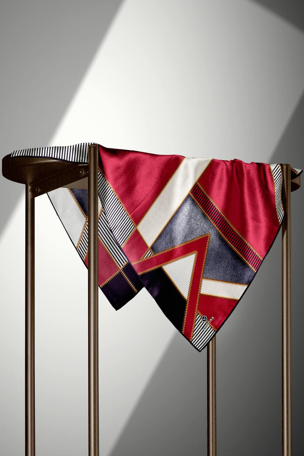 %100 Twill İpek Geometrik Desenli Bordo - Siyah Renkli 90x90 Eşarp Dikim Şekli : El Dikişi