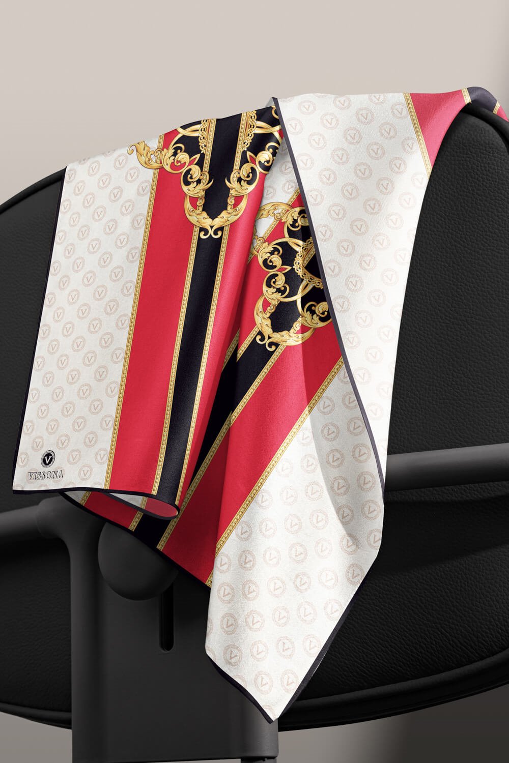 %100 Twill İpek Monogramlı Ve Barok Desenli Kırmızı - Krem Renkli 90x90 Eşarp Dikim Şekli : El Dikişi