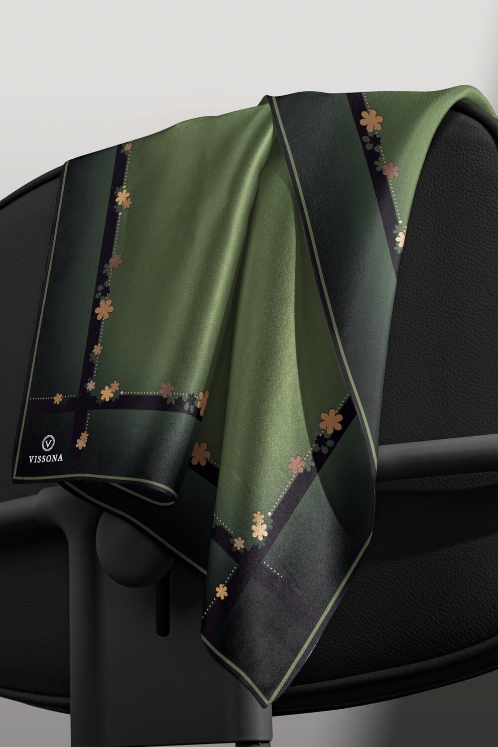 %100 Twill İpek Kenar Motifi Çiçek Desenli Haki - Gold Renkli 90x90 Eşarp Dikim Şekli : El Dikişi