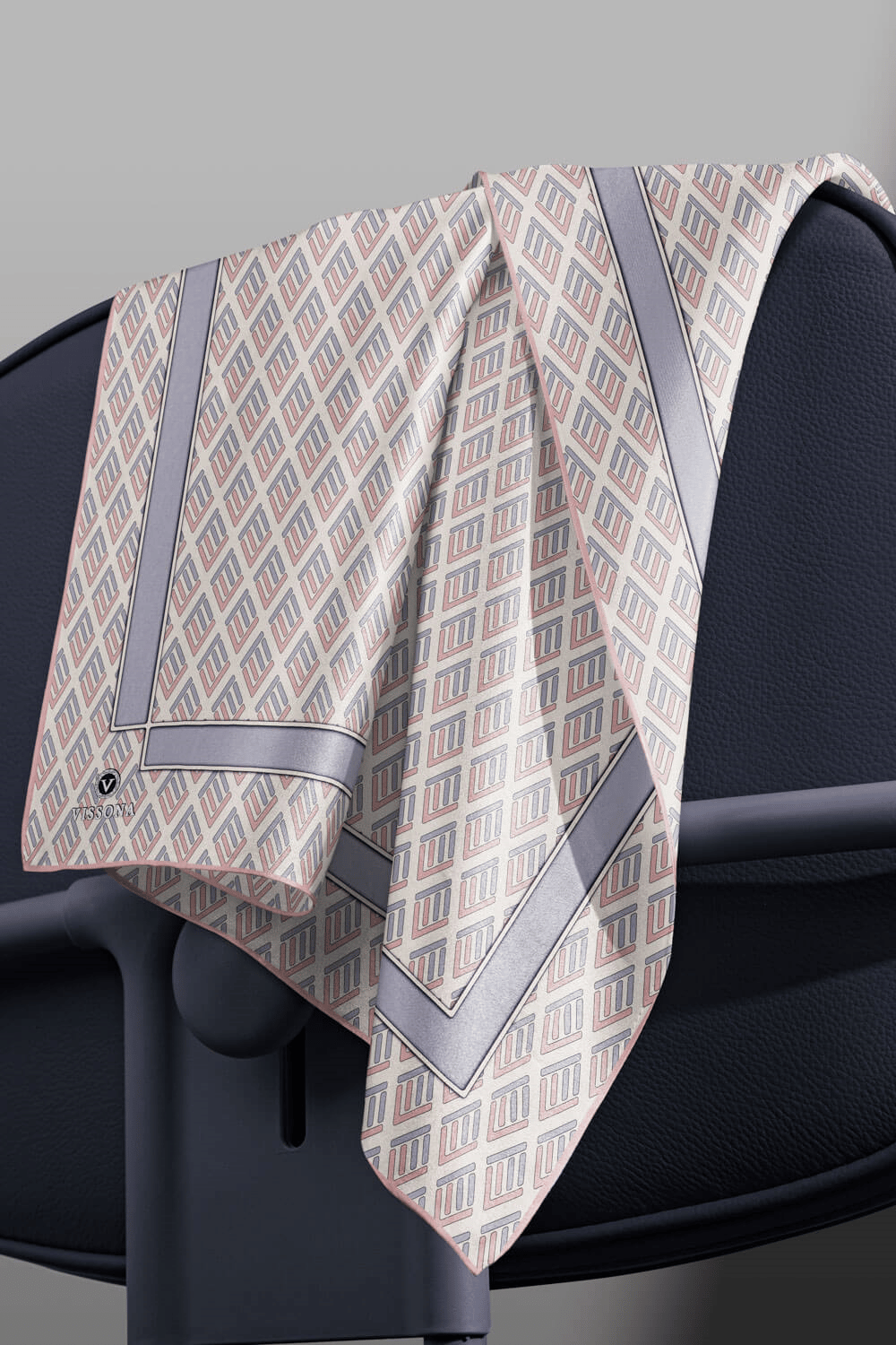 % 57 İPEK % 43 VİSKON Twill İpek Geometrik Desenli Pudra - Gri Renkli 90x90 Eşarp Dikim Şekli : El Dikişi