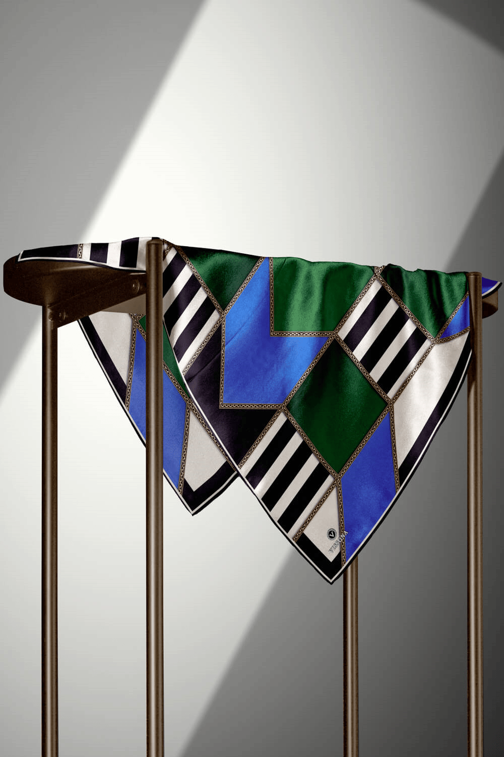 %100 Twill İpek Geometrik Desenli Saks - Zümrüt Yeşili Renkli 90x90 Eşarp Dikim Şekli : El Dikişi