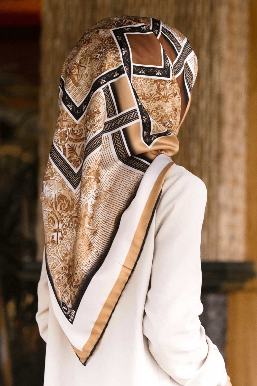 Twill Geometrik Desenli Hardal Renkli 90x90 Eşarp (İpek İçermez) Kenar Dikiş Şekli El Dikişli