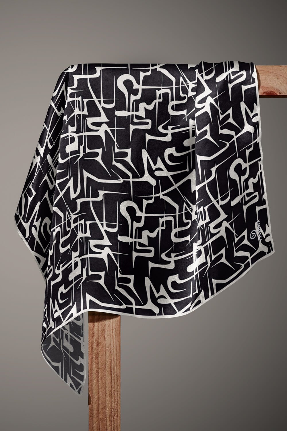 %100 Twill İpek Soyut Geometrik Desenli Siyah - Krem Renkli 90x90 Eşarp Dikim Şekli : El Dikişi