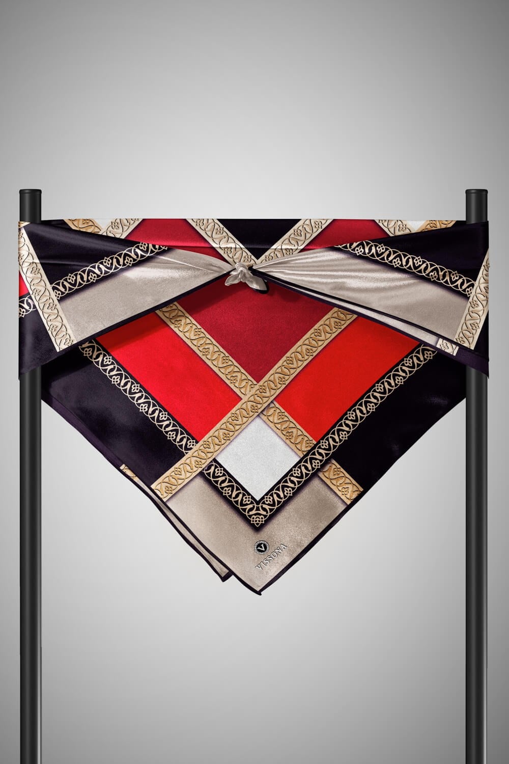 %100 Twill İpek Geometrik Desenli Kırmızı - Bej Renkli 90x90 Eşarp Dikim Şekli : El Dikişi