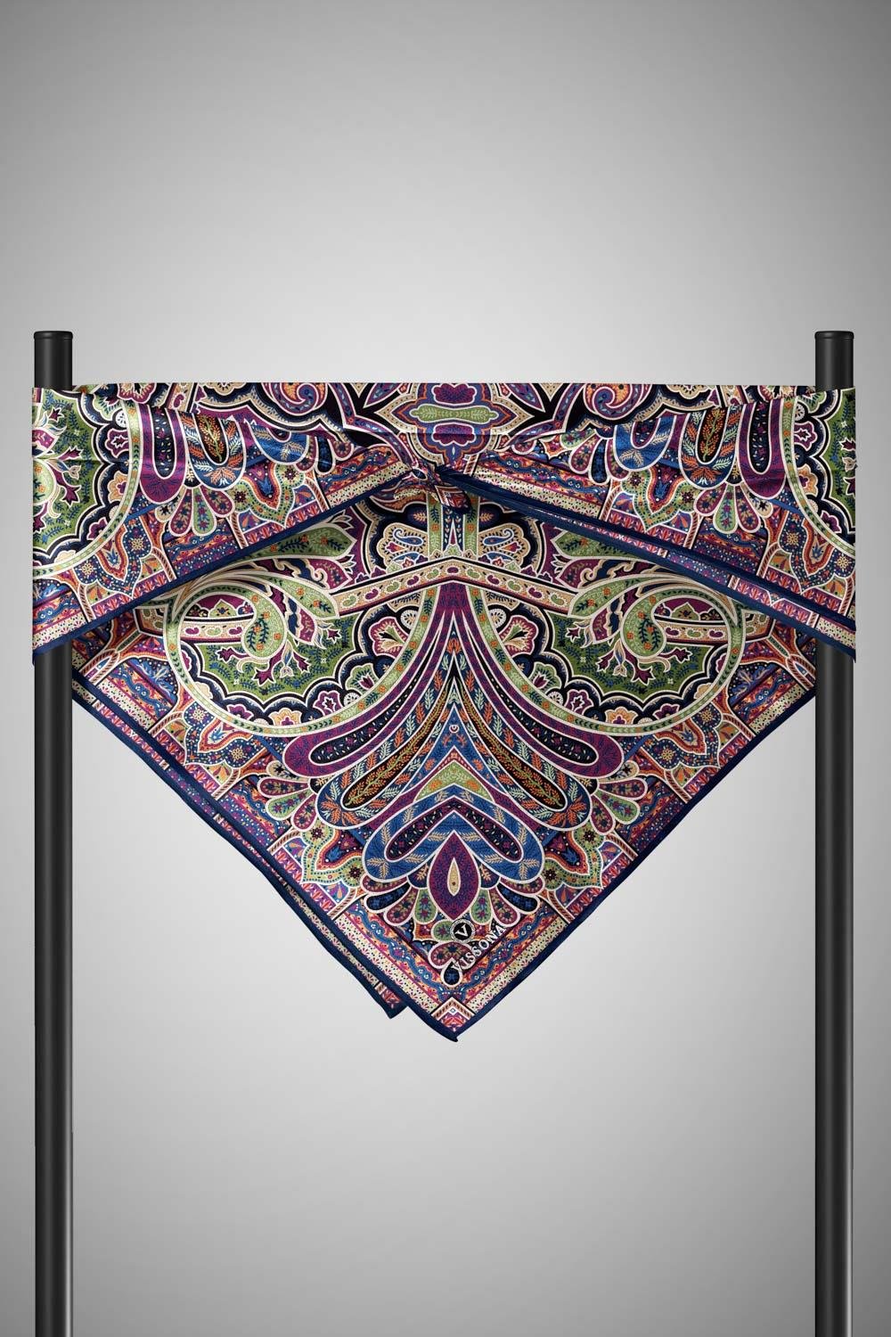 100% Twill İpek Etnik Desenli Lacivert - Haki Renkli 90x90 Dikim Şekli : El Dikişi Eşarp
