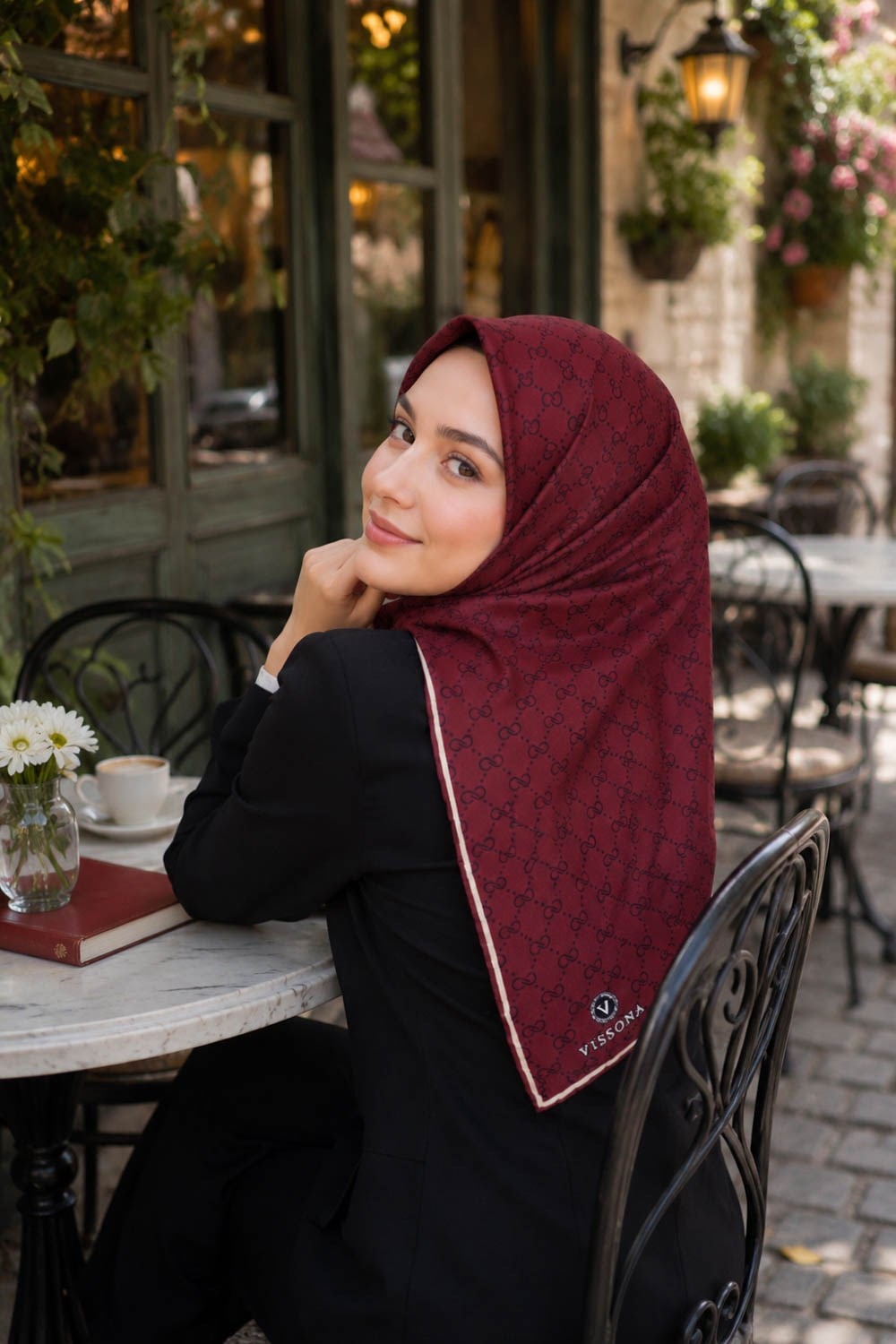 %100 Twill İpek Geometrik Desenli Bordo Renkli 90x90 Eşarp Dikim Şekli : El Dikişi