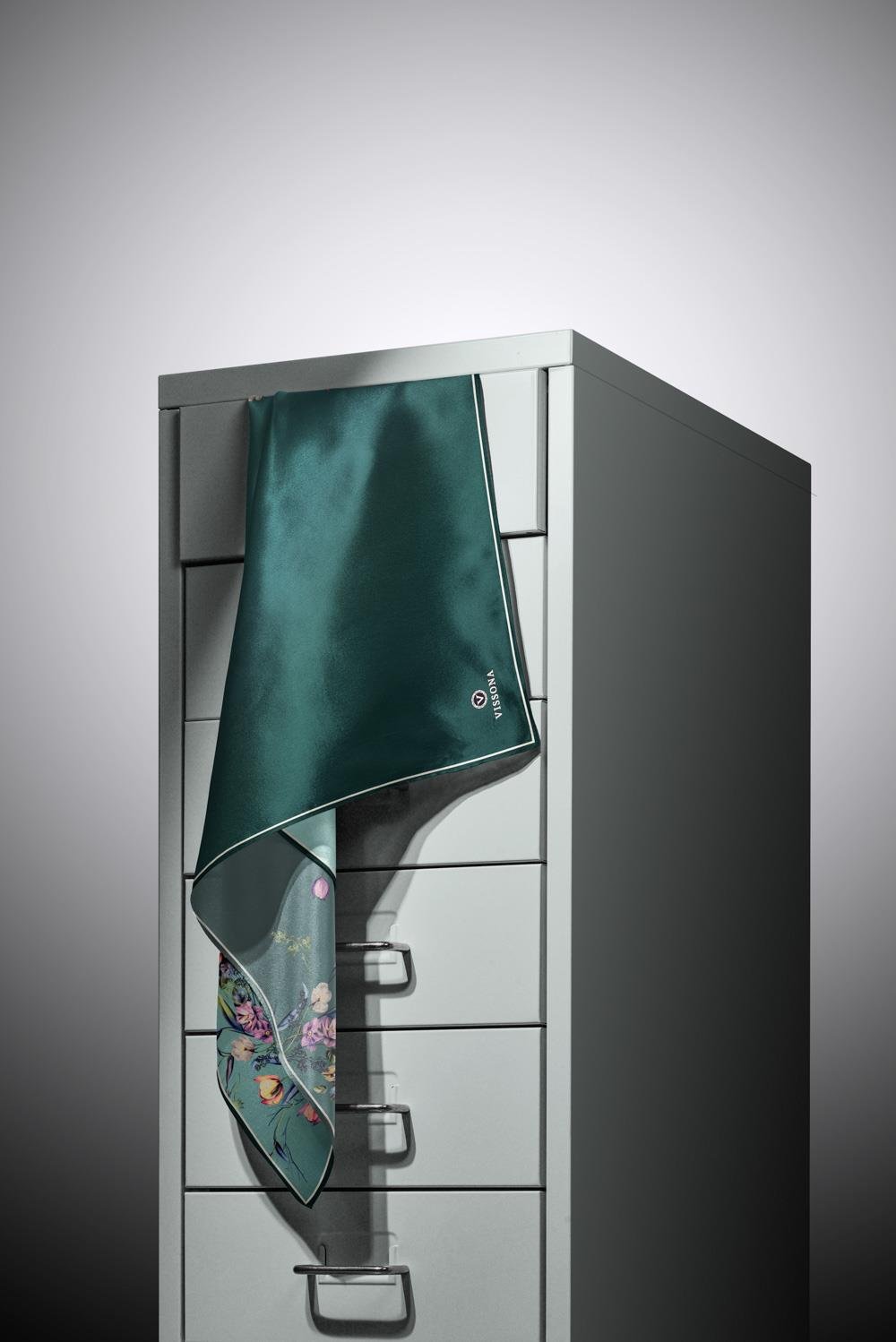 %100 Twill İpek Sonsuz Çiçek Desenli Mint Yeşili Renkli 90x90 Eşarp Dikim Şekli : El Dikişi