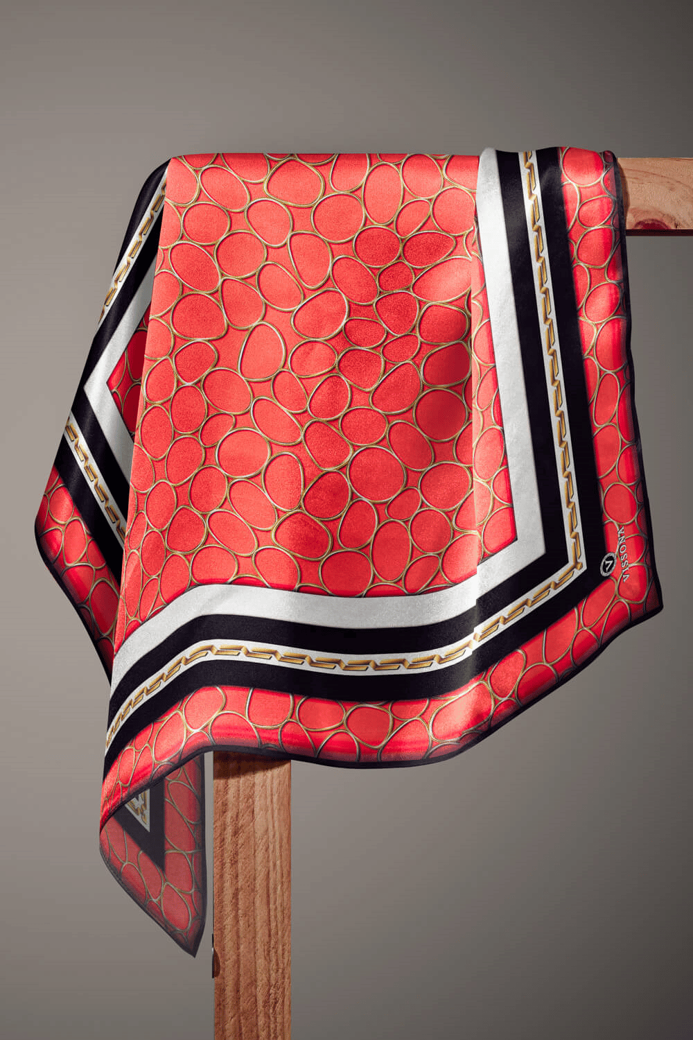 %100 Twill İpek Zincir Desenli Narçiçeği - Siyah Renkli 90x90 Eşarp Kenar Dikiş Şekli El Dikişli