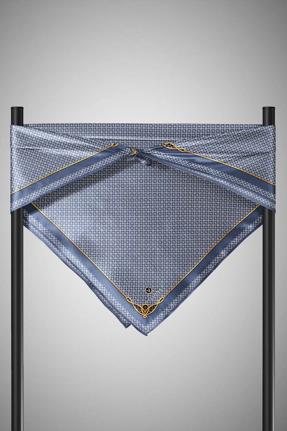 %100 Twill İpek Minik Motif Desenli İndigo - Krem Renkli 90x90 Eşarp Dikim Şekli : El Dikişi