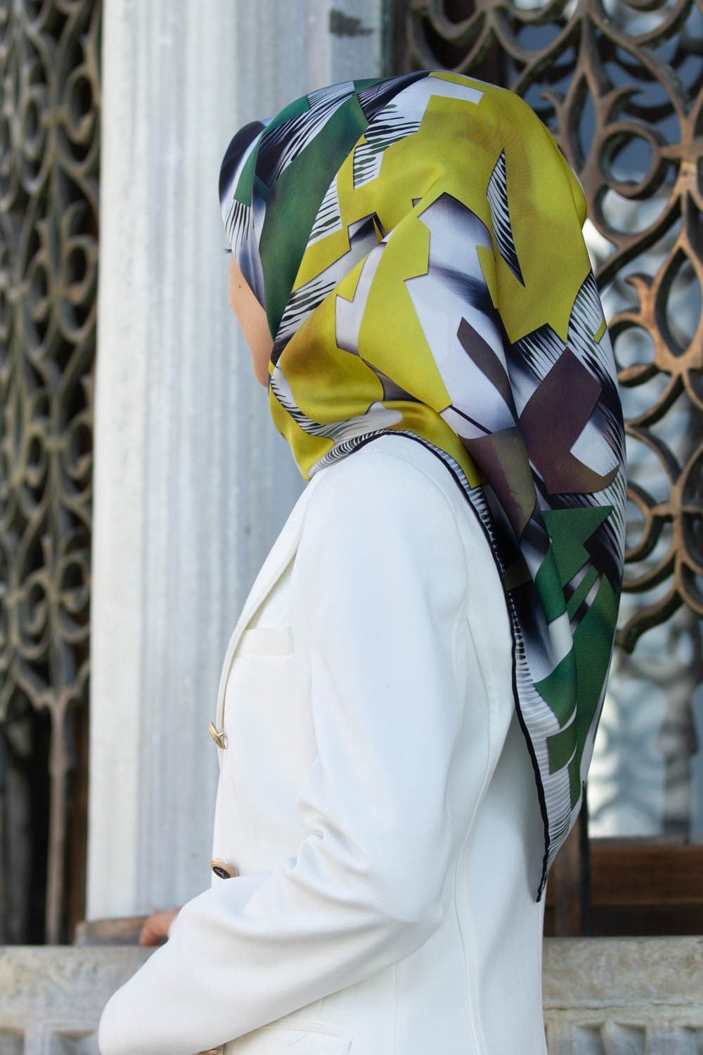 %100 Twill İpek Geometrik Desenli Sarı - Benetton Yeşili Renkli 90x90 Eşarp Dikim Şekli : El Dikişi