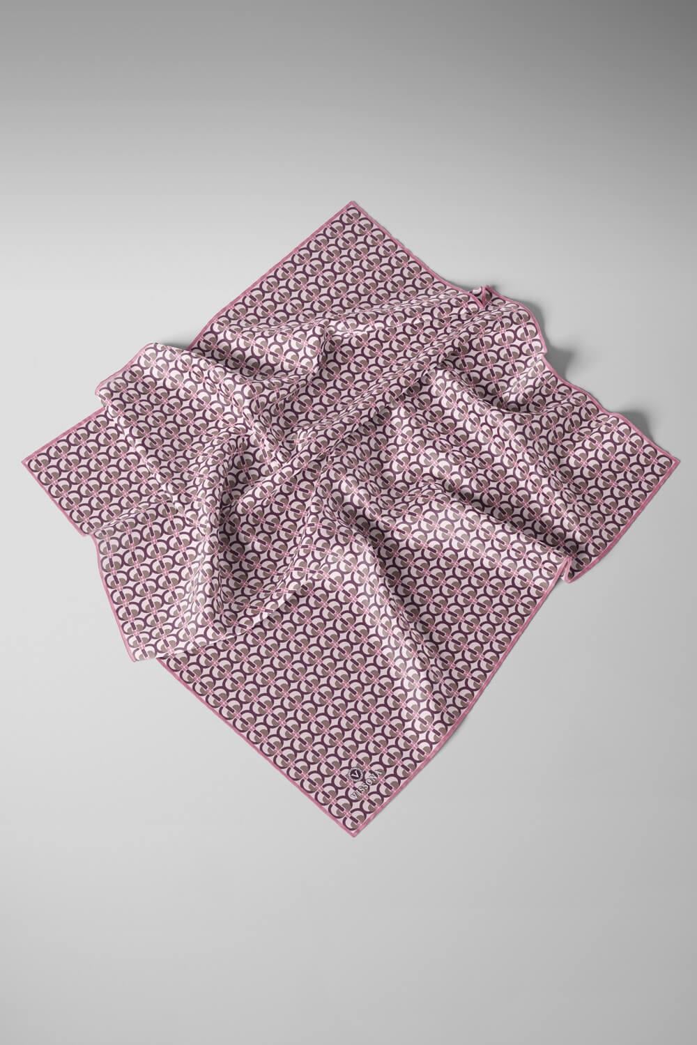 %100 Twill İpek Geometrik Desenli Pudra Renkli 90x90 Eşarp Dikim Şekli : El Dikişi