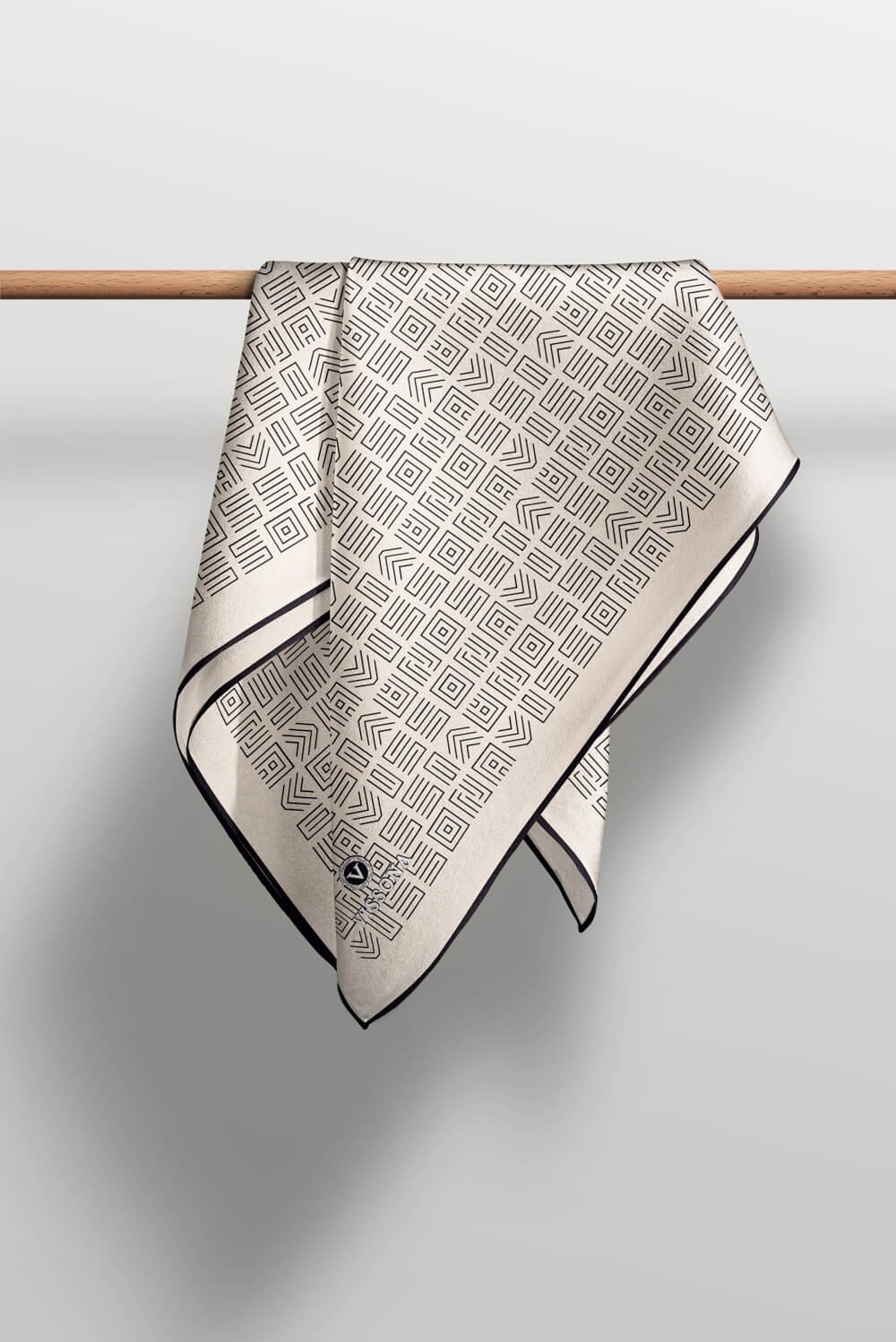 %57 İPEK %43 VİSKON Twill İpek Etnik Motif Desenli Krem - Siyah Renkli 90x90 Eşarp Dikim Şekli : El Dikişi
