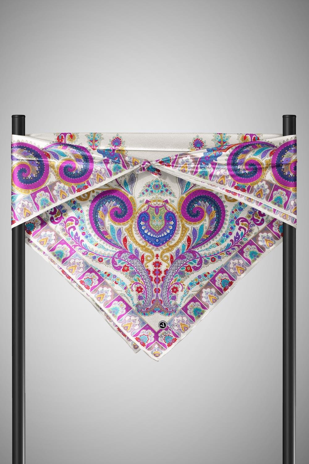 100% Twill İpek Etnik Desenli Krem - Fuşya Renkli 90x90 Dikim Şekli : El Dikişi Eşarp