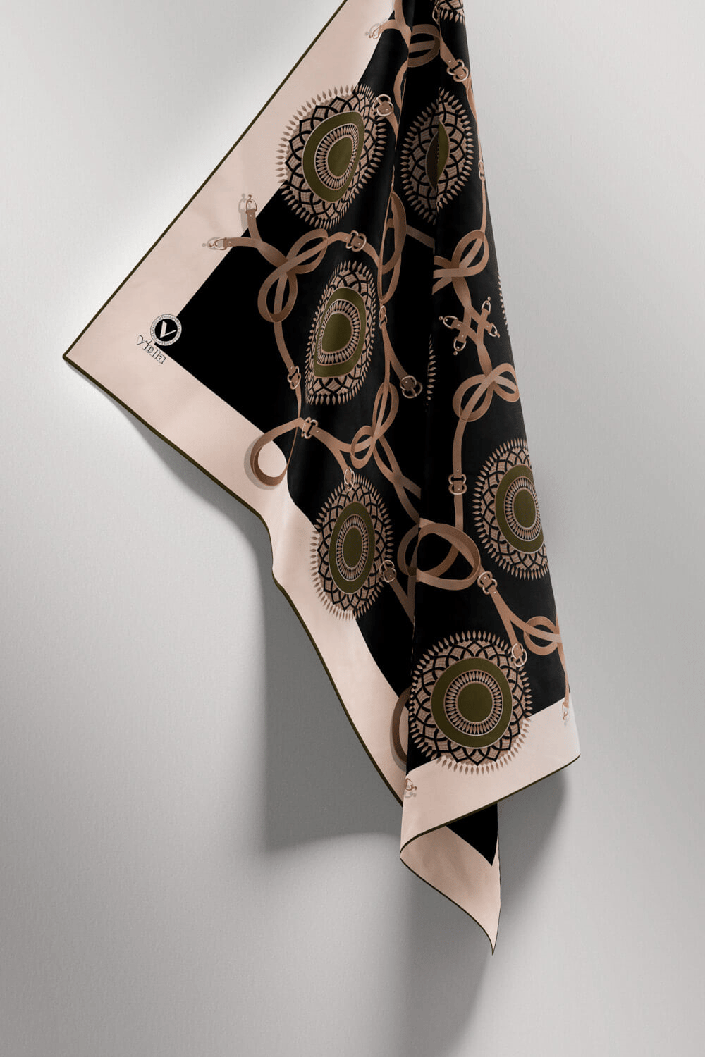 Twill Kemerli Ve Geometrik Desenli Haki Renkli 90x90 Eşarp (İpek İçermez) Kenar Dikiş Şekli El Dikişli
