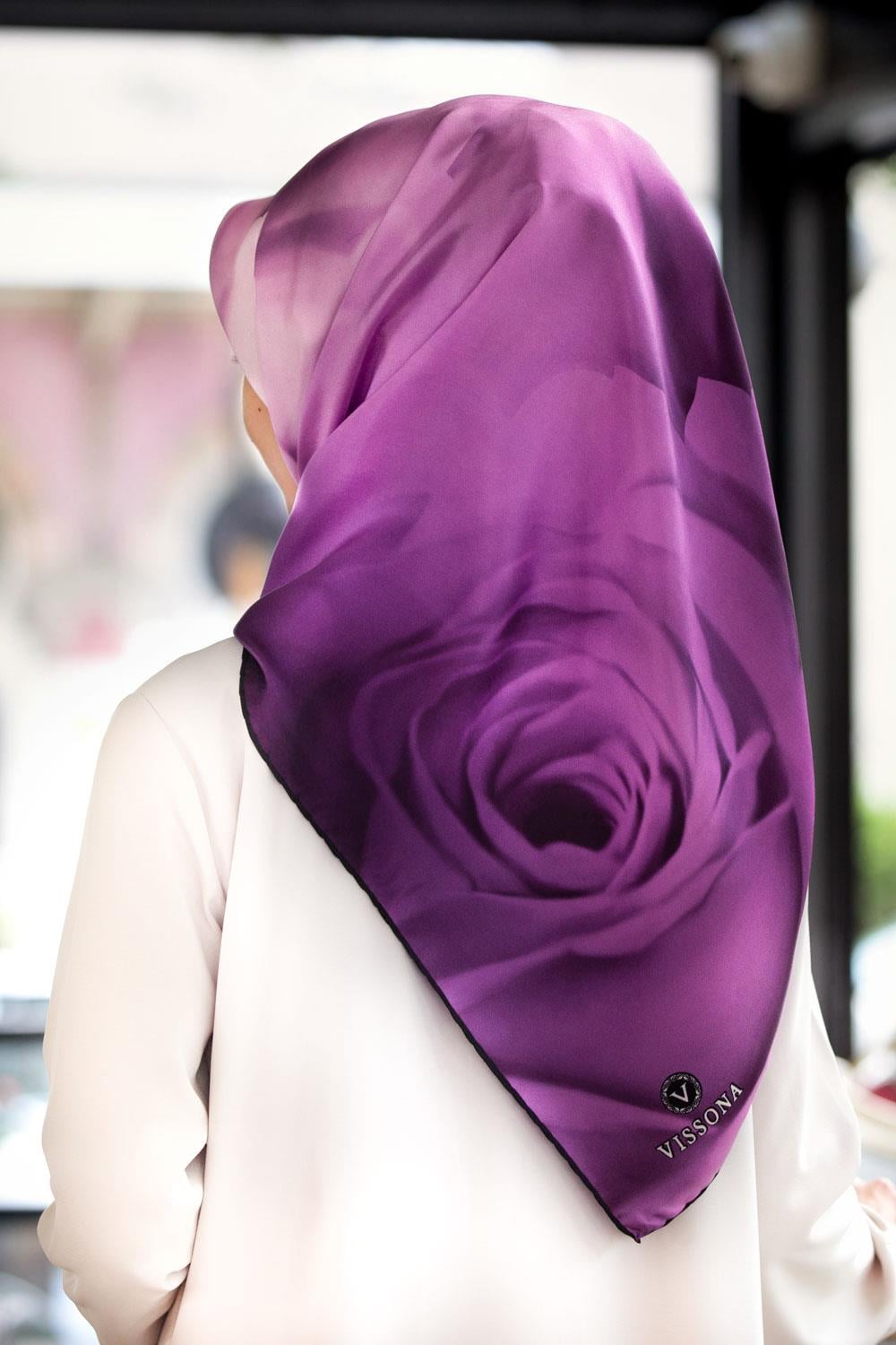 %100 Twill İpek Gül Desenli Mor - Pembe Renkli 90x90 Eşarp Dikim Şekli : El Dikişi
