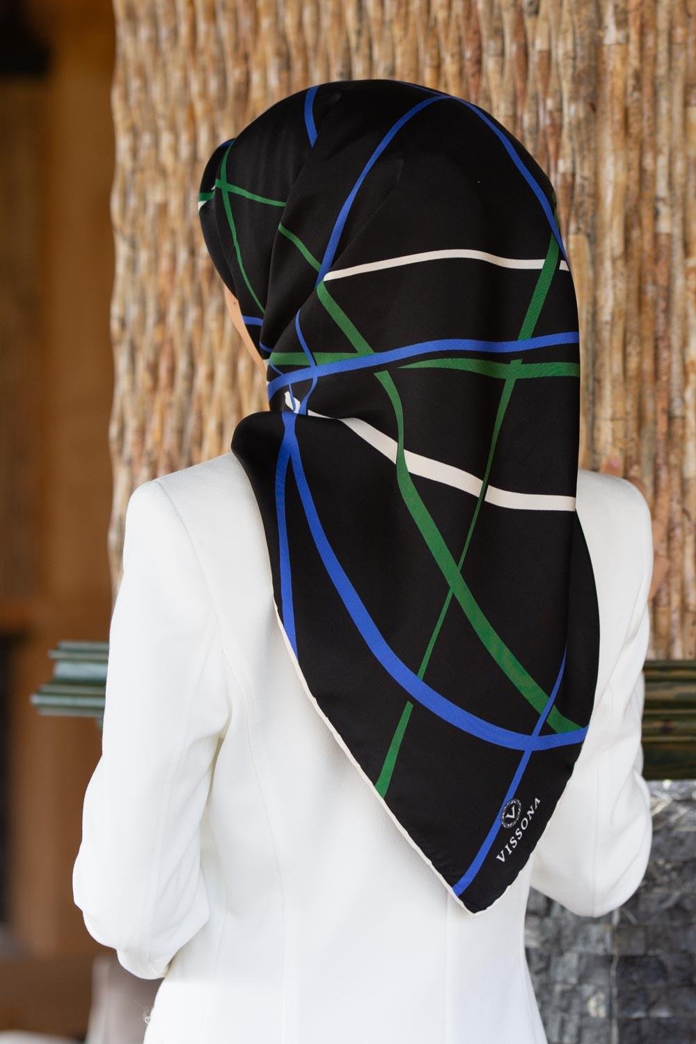 %100 Twill İpek Çizgili Desenli Saks - Zümrüt Yeşili Renkli 90x90 Eşarp Dikim Şekli : El Dikişi