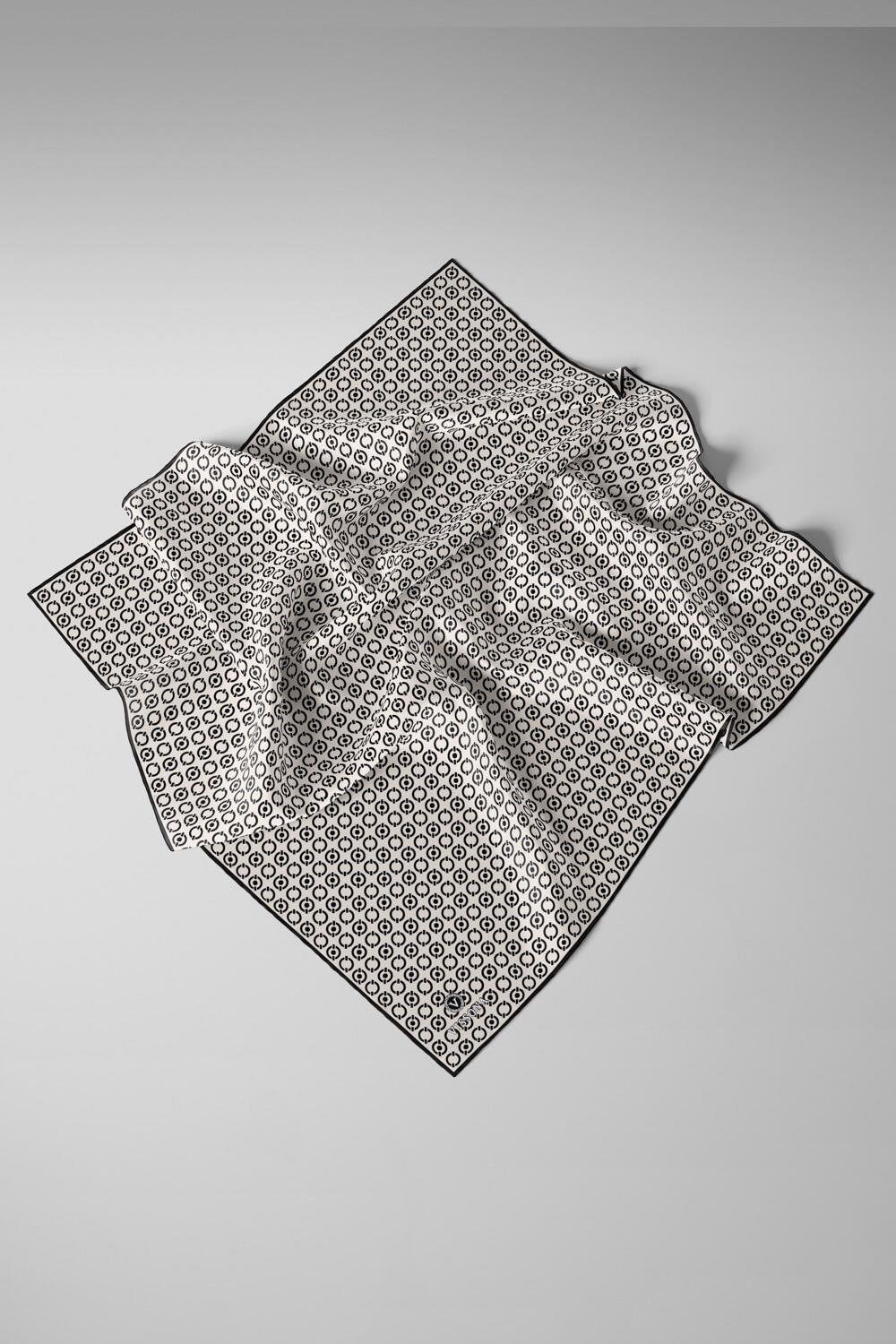 %100 Twill İpek Zincir Desenli Krem - Siyah Renkli 90x90 Eşarp Kenar Dikiş Şekli El Dikişli