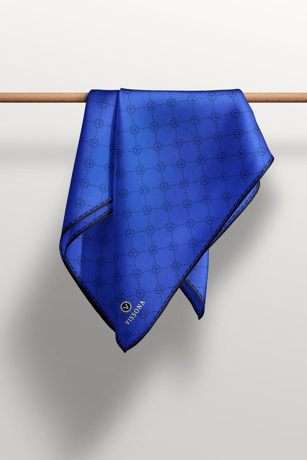%100 Twill İpek Monogram Desenli Saks Renkli 90x90 Eşarp Dikim Şekli : El Dikişi