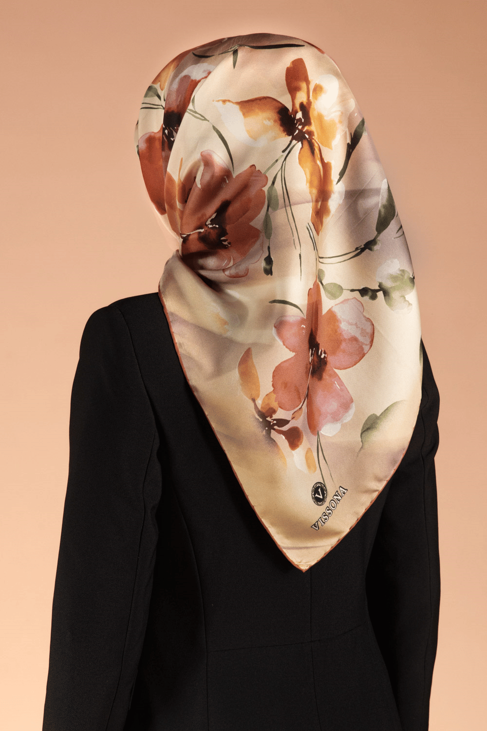 %100 Twill İpek Çiçek Desenli Gold - Taba Renkli 90x90 Dikim Şekli : El Dikişi Eşarp