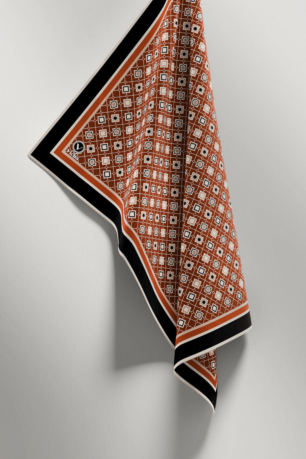 Twill Geometrik Desenli Taba Renkli 90x90 Eşarp (İpek İçermez) Dikim Şekli : El Dikişi