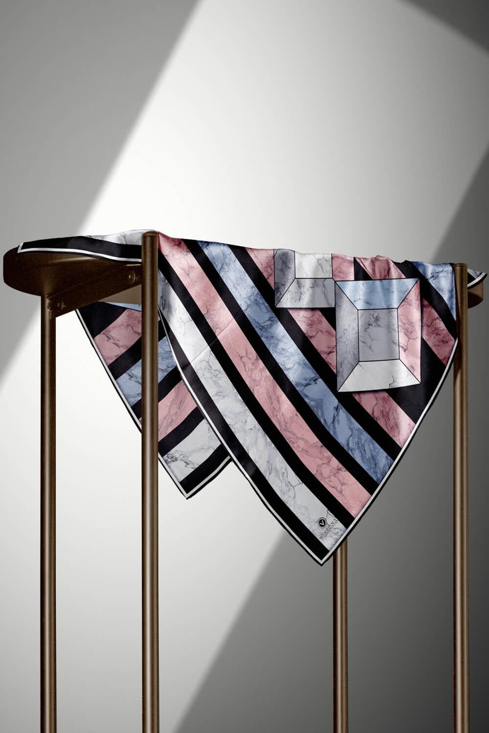 %100 Twill İpek Geometrik Mermer Desenli Pudra - Siyah Renkli 90x90 Eşarp Dikim Şekli : El Dikişi